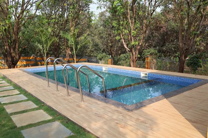 Villa 30002, Neral